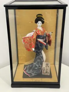 ＄伝統的な和装の陶器製人形