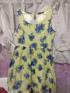 イエローフラワープリントノースリーブワンピース