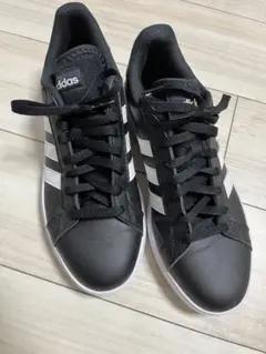 アデイダス スニーカー