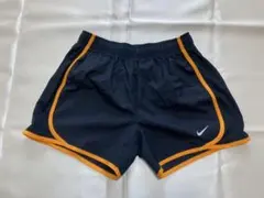 Nike ショートパンツ ランニング 黒とオレンジ レディース