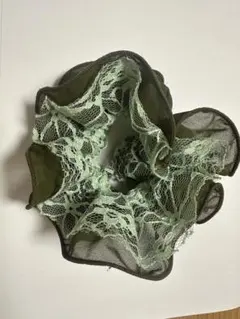 緑色フリルシュシュ