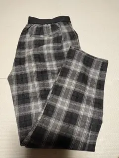 美品　UNIQLO　黒とグレーのチェック柄　ウール混　カジュアルパンツ