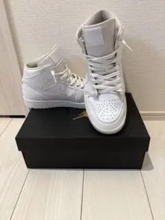 NIKE AIR JORDAN 1 MID 値下げしました。
