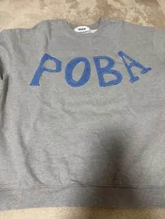 グレー POBA 刺繍 トレーナー Com9uRe