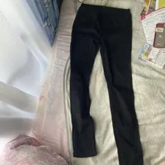 ユニクロ　黒のデニム