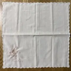 花柄刺繍ハンカチ　クリーム色ハンカチ