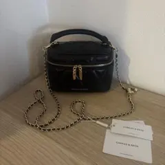 CHARLES & KEITH バニティ 黒