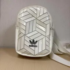 adidas 幾何学模様バックパック ホワイト