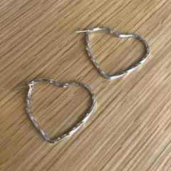 即日発送！ハート型シルバーフープピアス