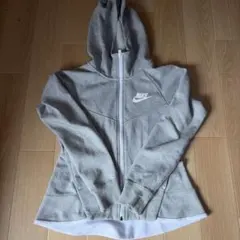 Nike グレー フード付きパーカー S