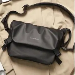 Black×Matteショルダーバッグ 防水 マット ユニセックス ボディバッグ