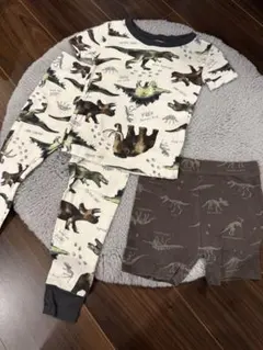 恐竜柄パジャマ3点セット 3T 90センチ