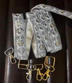 インド刺繍　ショルダーストラップ　ライトブルー×ブルー×ホワイト　スパンコール