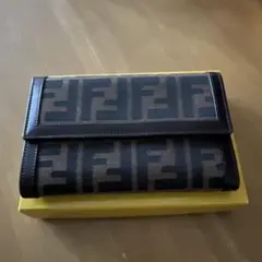 FENDI ズッカ柄 二つ折り財布