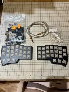 Corne V4 Cherry(アクリルプレート+フォームカスタム済み)完成品のサムネイル