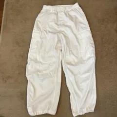GU ジーユー　スーパーワイドカーゴパンツ ホワイト