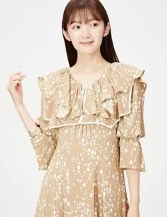 スナイデル　ケープカラー幾何学ドットワンピース