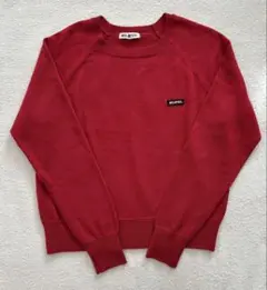 美品 MILKFED. 赤 長袖ニット ワンポイント ミルクフェド シンプルのサムネイル
