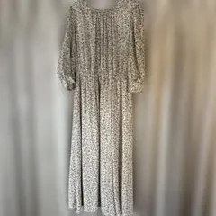 earth Mサイズ小花柄 長袖 マキシワンピース