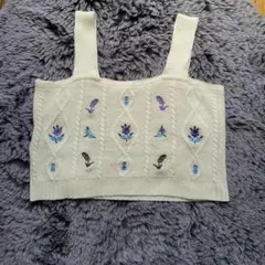 SHEIN アイボリー刺繍ニットベスト 36サイズ