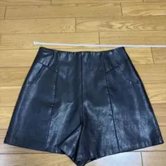 ブラックレザーショートパンツ