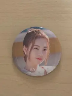 TWICE ツウィ celebrate缶バッチ - メルカリ