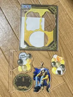 ONE PIECE トラファルガー・ロー　バースデーゆらゆらアクリルスタンド