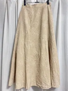アースミュージックアンドエコロジー 刺繍入り ベージュ フレアロングスカート