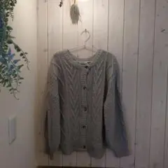 グレー ケーブルニットセーター 前開き