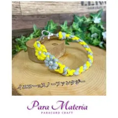 ハンドストラップ flower四つ編み　パラコード イエロー×スノーファンタジー