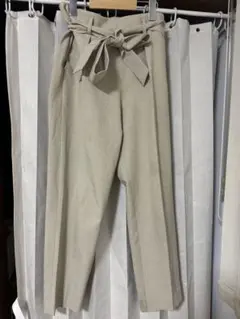 ベージュ ハイウエスト ストレートパンツ