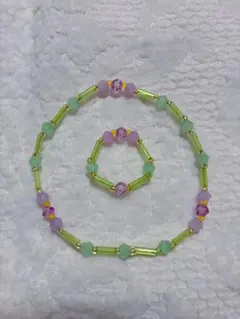 ゴム紐使用伸縮性あり お花カラーブレスレットとリングのセット