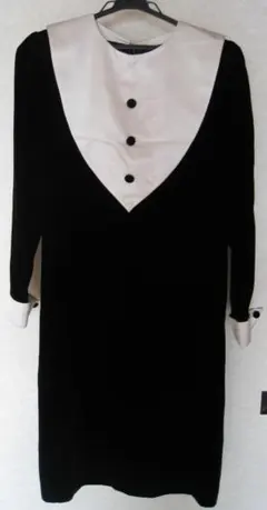 黒のベルベット長袖ワンピース