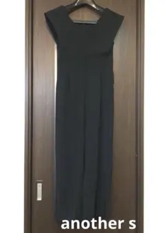 another s黒のVネックスリーブレスオールインワン