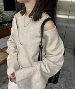 【良品】ベージュ オフショルダー Vネック 2SET肩スリットニット