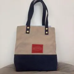 ベージュとネイビーのトートバッグ男女兼用