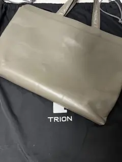 【最終値下】TRION ビジネスバッグ レザー トートバッグ（袋付き）のサムネイル
