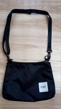 URBAN RESEARCH DOORS サコッシュ ブラックのサムネイル