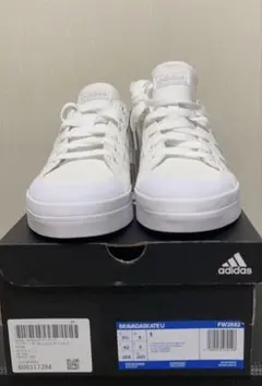 【新品】adidas スニーカー　BRAVADASKATE