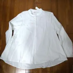 新品 ホワイト刺繍入り長袖フレアシャツ