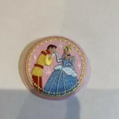 ディズニー　刺繍缶バッチ　シンデレラ