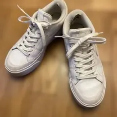 NIKE ナイキ ウィメンズ コート レガシー リフト　23.5