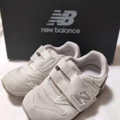 ニューバランス　スニーカー　ホワイト　ベージュ　白　14センチ