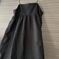 ナイスクラップのかわいい黒のキャミワンピース