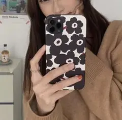❣️数量限定❣️✨当店大人気✨【iPhoneケース】花柄　北欧デザイン　ブラック