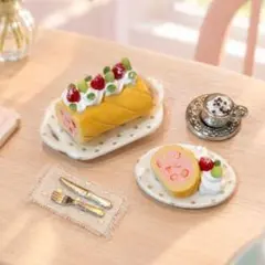 フルーツロールケーキのミニチュア ケーキセット カフェ風
