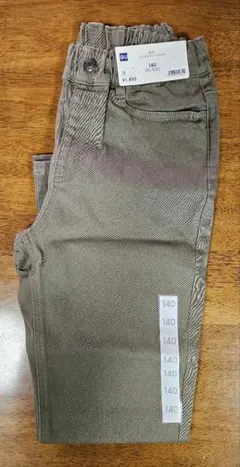 GU キッズ ノビノビストレートパンツ　140