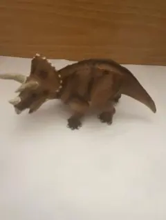 トリケラトプス フィギュア