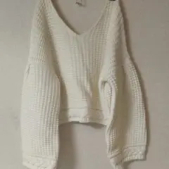 ホワイト Vネック ニットセーター