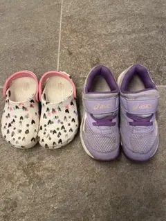 ASICS キッズ用紫色スニーカー ＆　CROCS ハート柄セット
